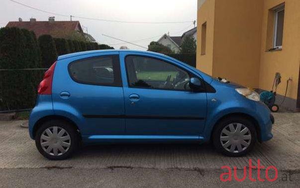 2006' Peugeot 107 photo #2