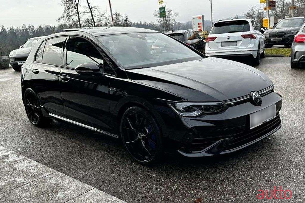 2023' Volkswagen Golf photo #2