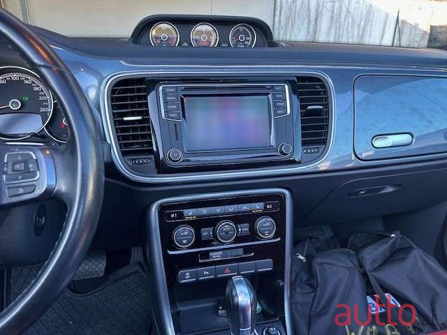 2018' Volkswagen Beetle photo #2