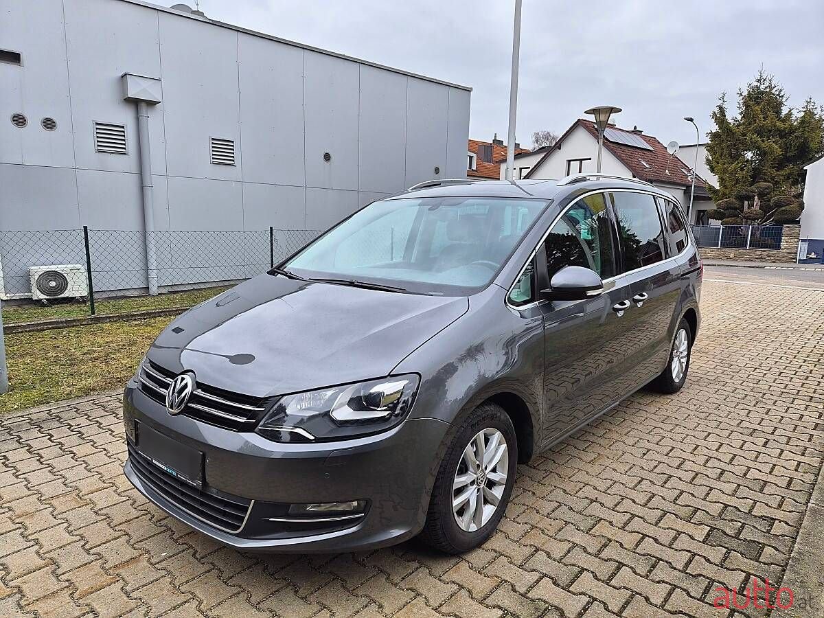 2012' Volkswagen Sharan photo #1