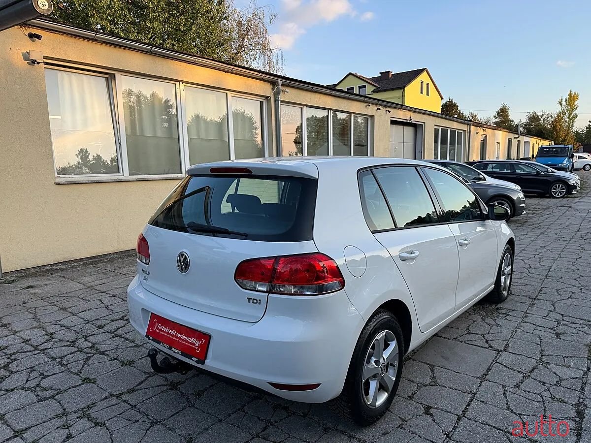 2011' Volkswagen Golf photo #6