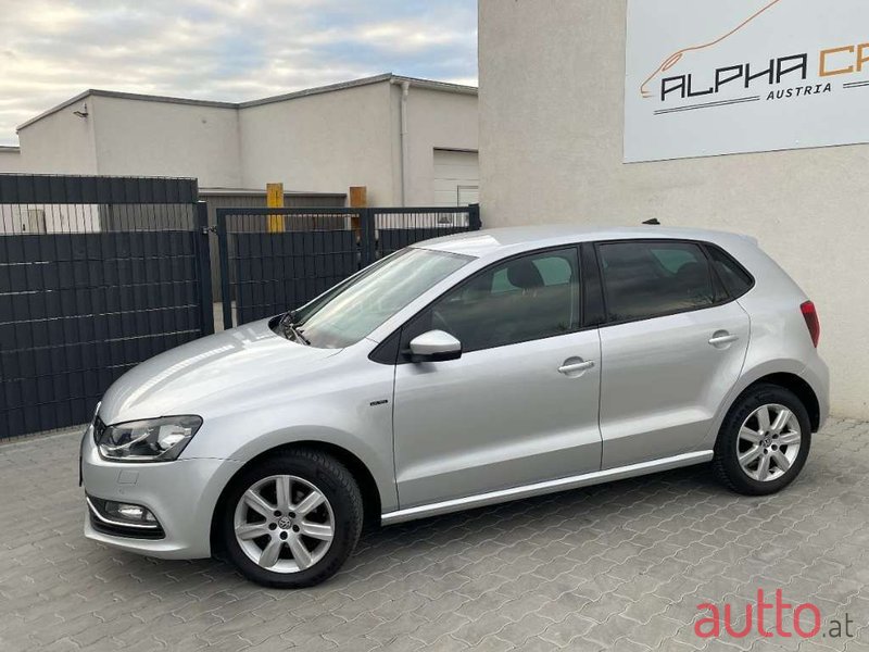 2015' Volkswagen Polo photo #3