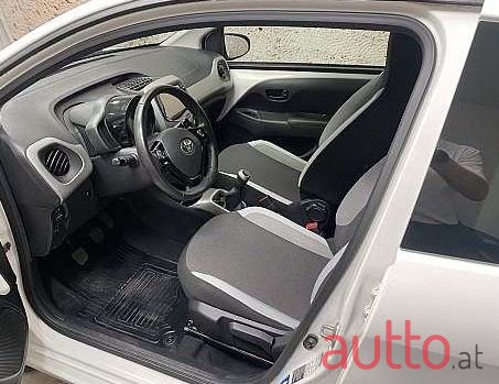 2015' Toyota Aygo photo #3