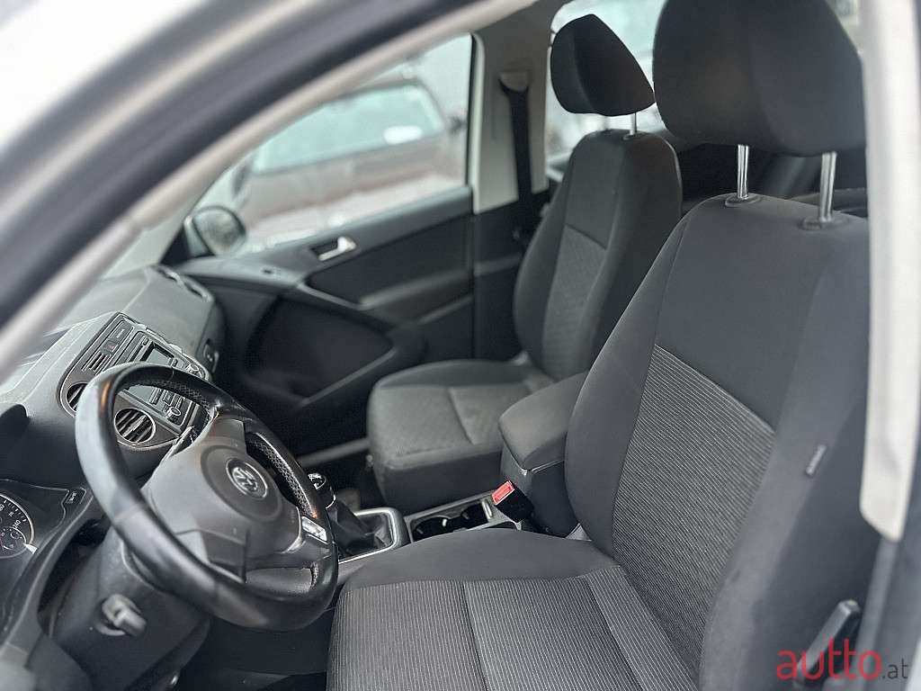2012' Volkswagen Tiguan photo #6