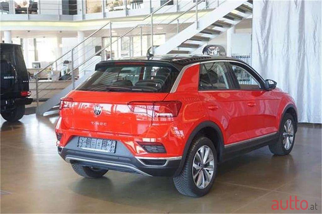 2021' Volkswagen T-Roc photo #3