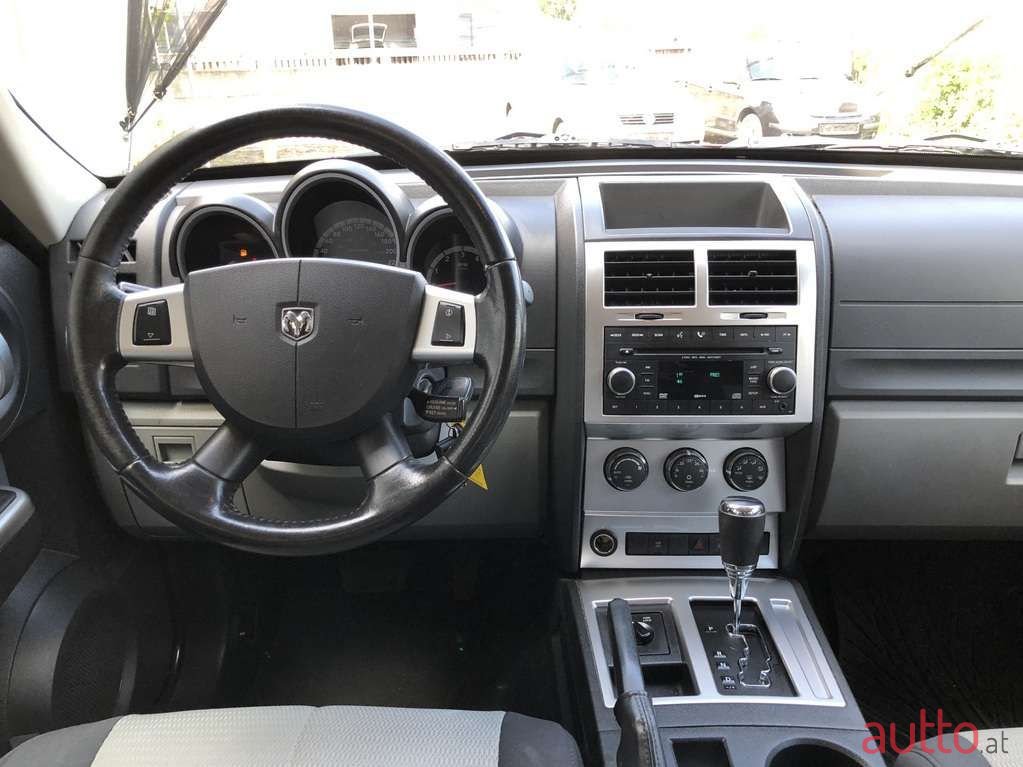 2008' Dodge Nitro photo #4