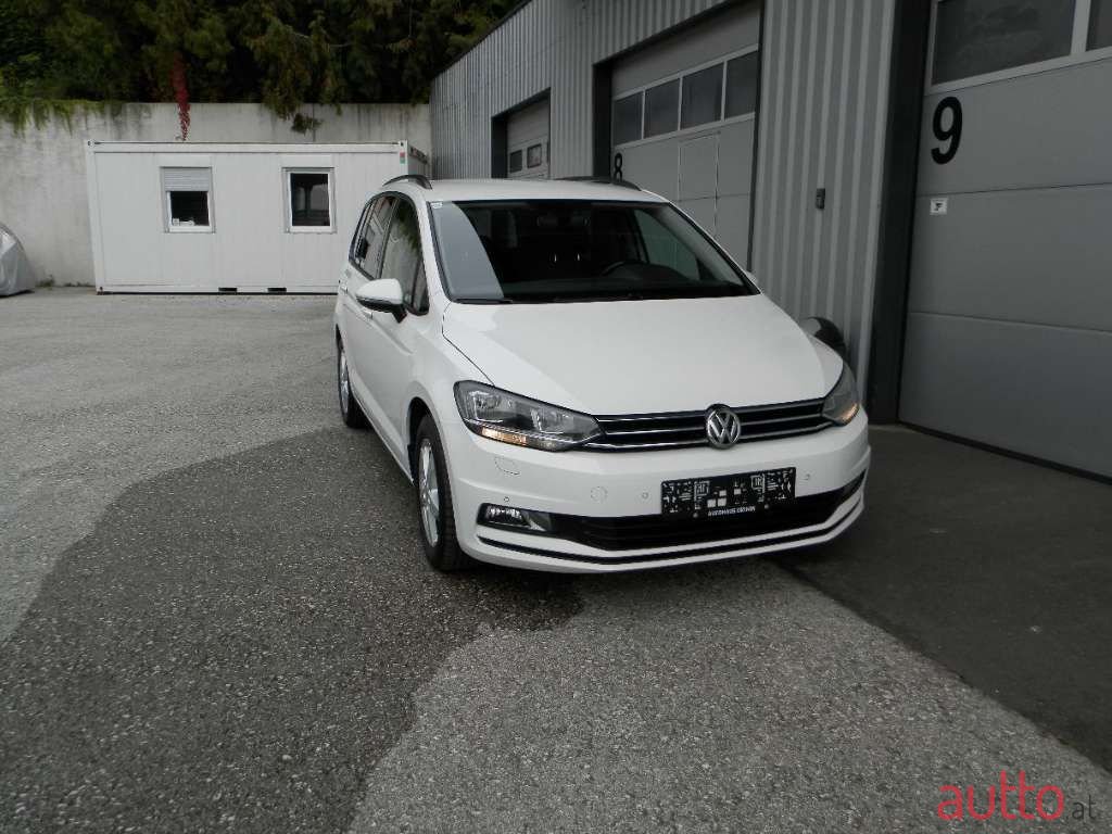 2015' Volkswagen Touran photo #3