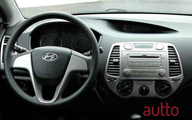 2012' Hyundai i20 photo #2