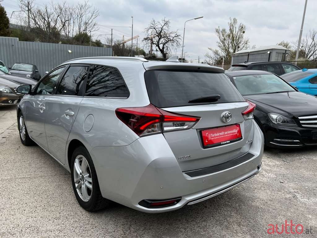 2015' Toyota Auris photo #5