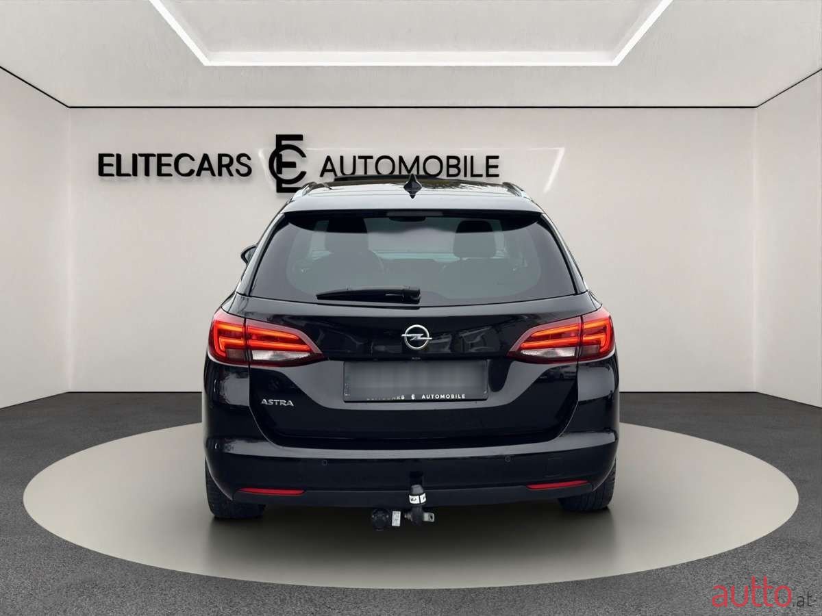 2017' Opel Astra photo #4