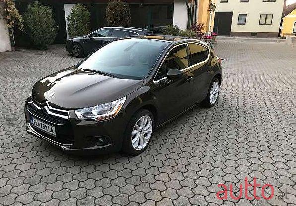 2011' Citroen DS4 photo #2