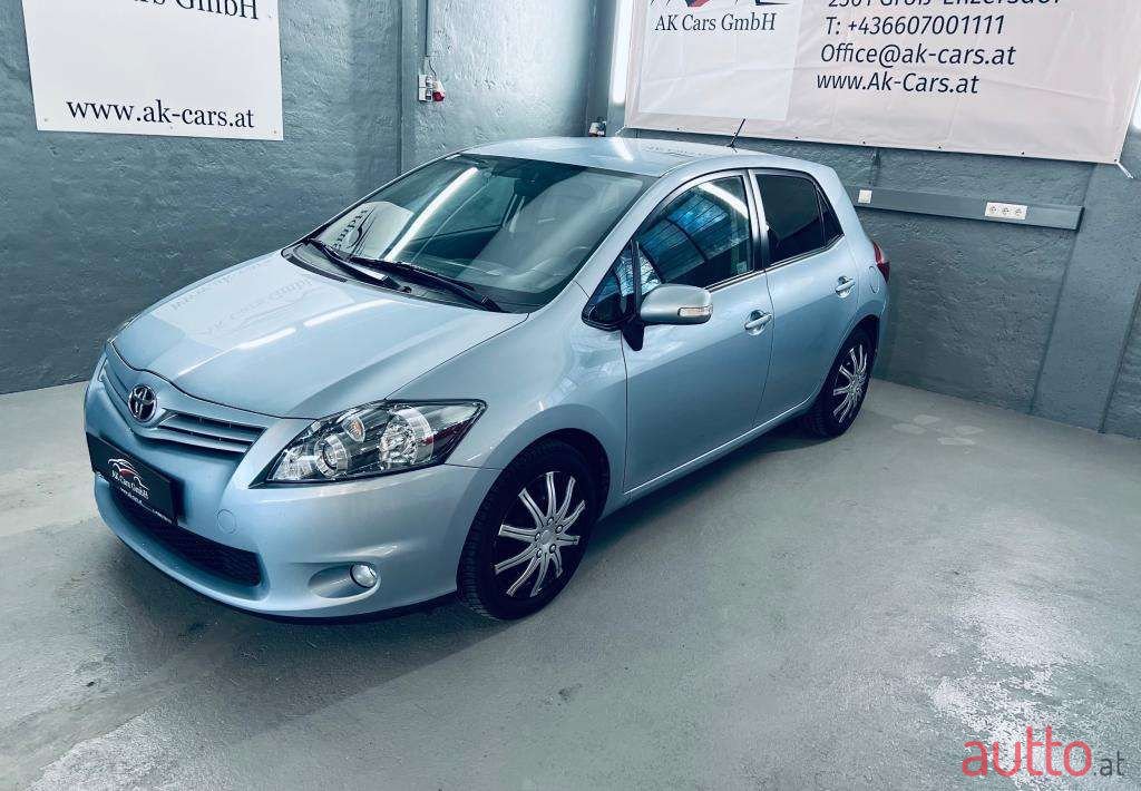2010' Toyota Auris photo #2