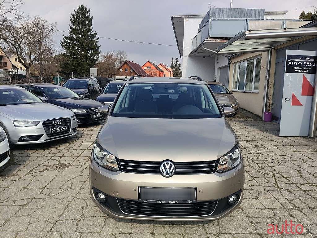 2012' Volkswagen Touran photo #2