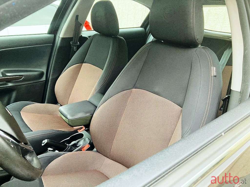 2014' Alfa Romeo Giulietta photo #4