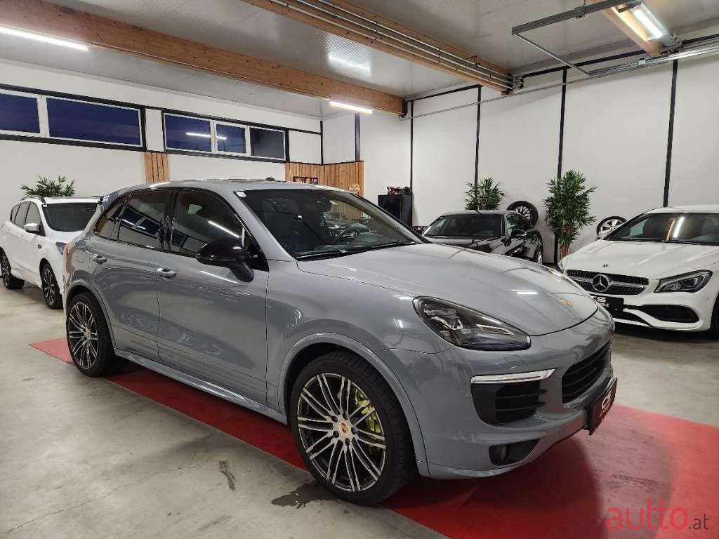 2016' Porsche Cayenne photo #2