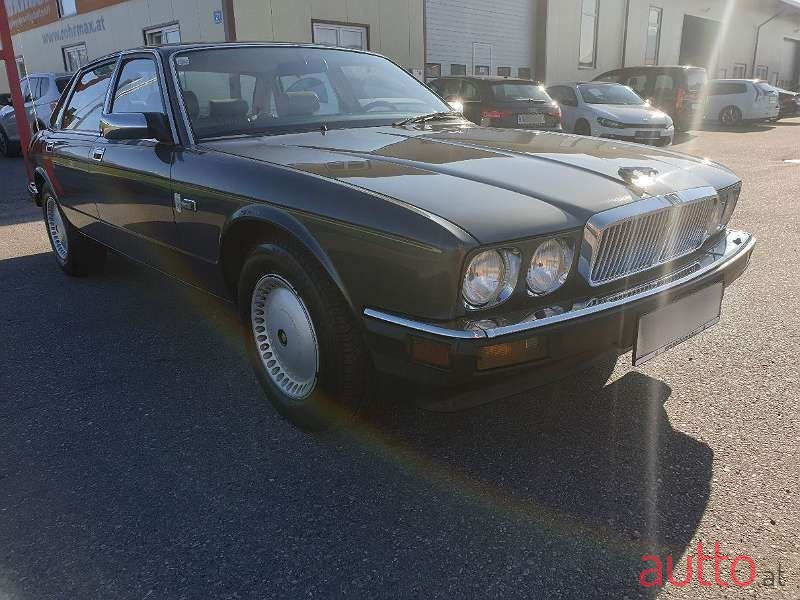 1989' Jaguar XJ photo #6