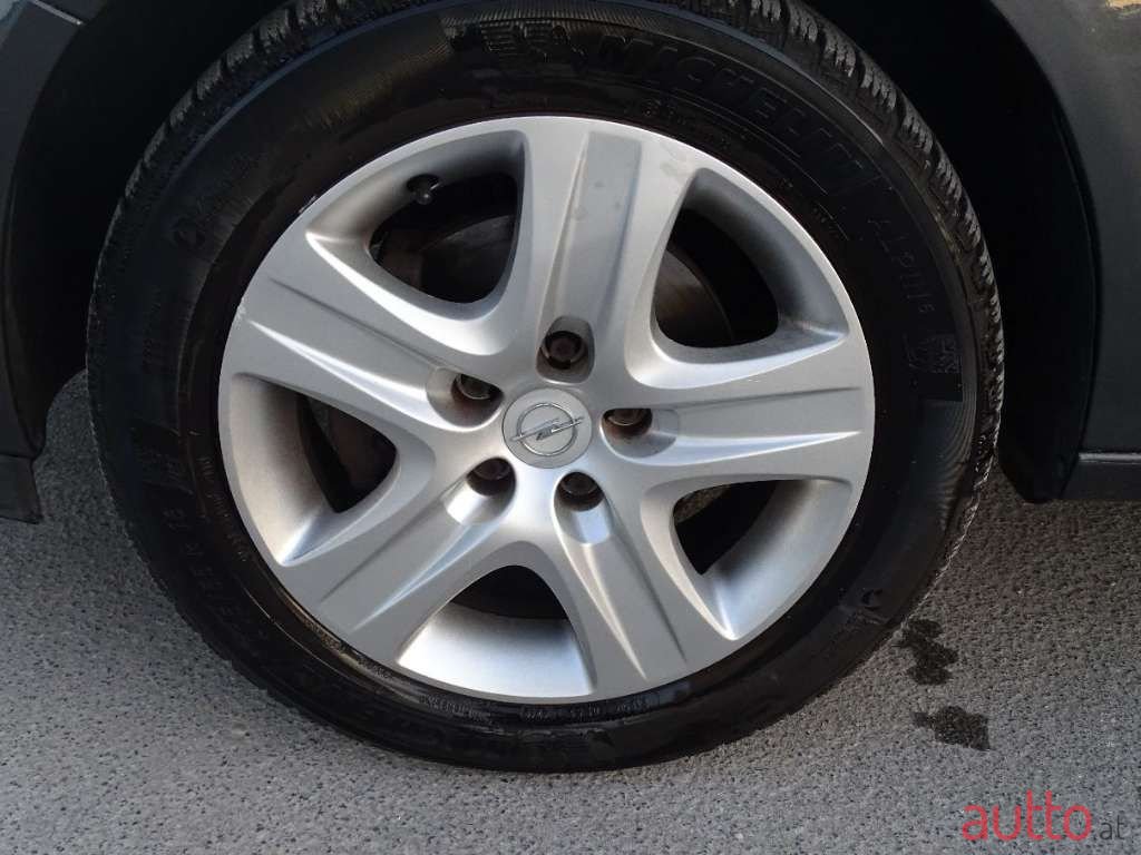 2008' Opel Astra photo #6