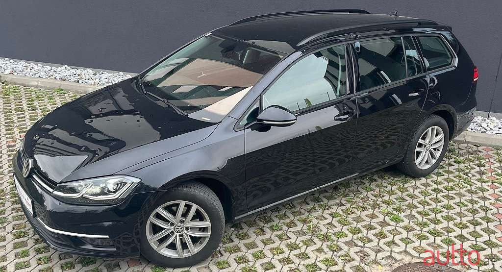 2019' Volkswagen Golf photo #4