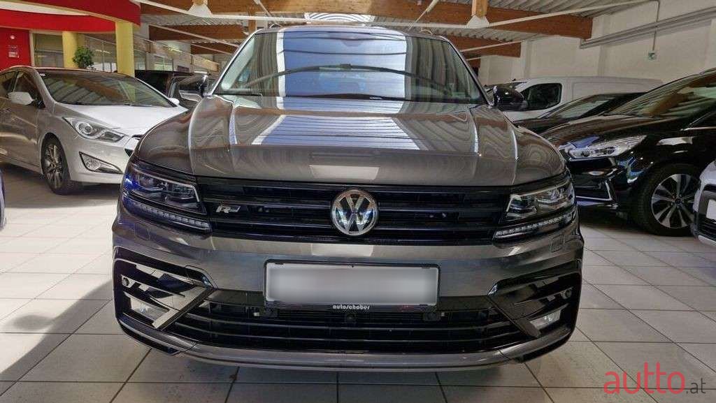 2018' Volkswagen Tiguan photo #3