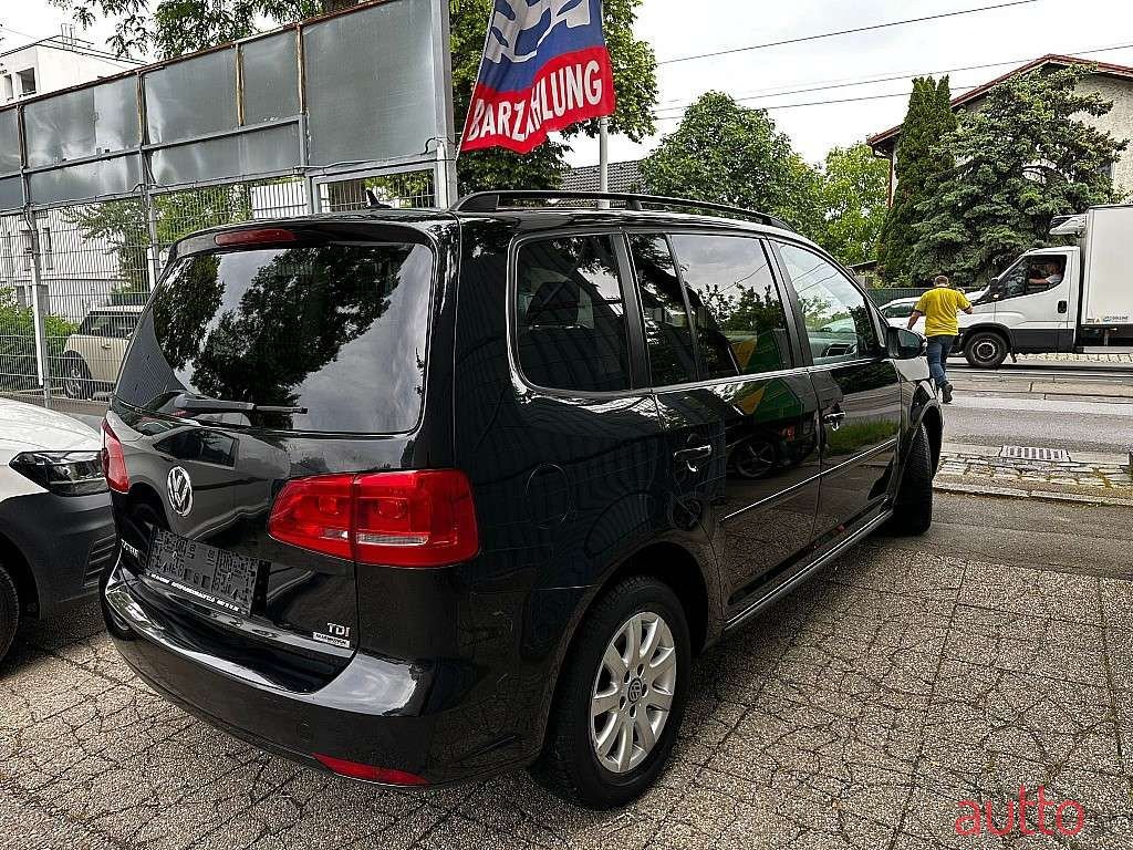 2012' Volkswagen Touran photo #3