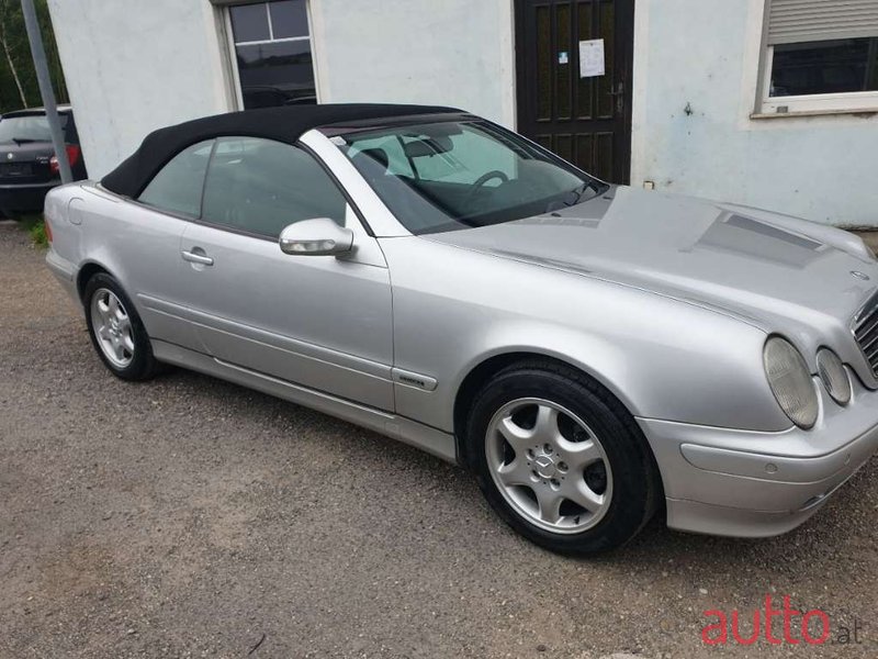 2002' Mercedes-Benz Clk-Klasse photo #2