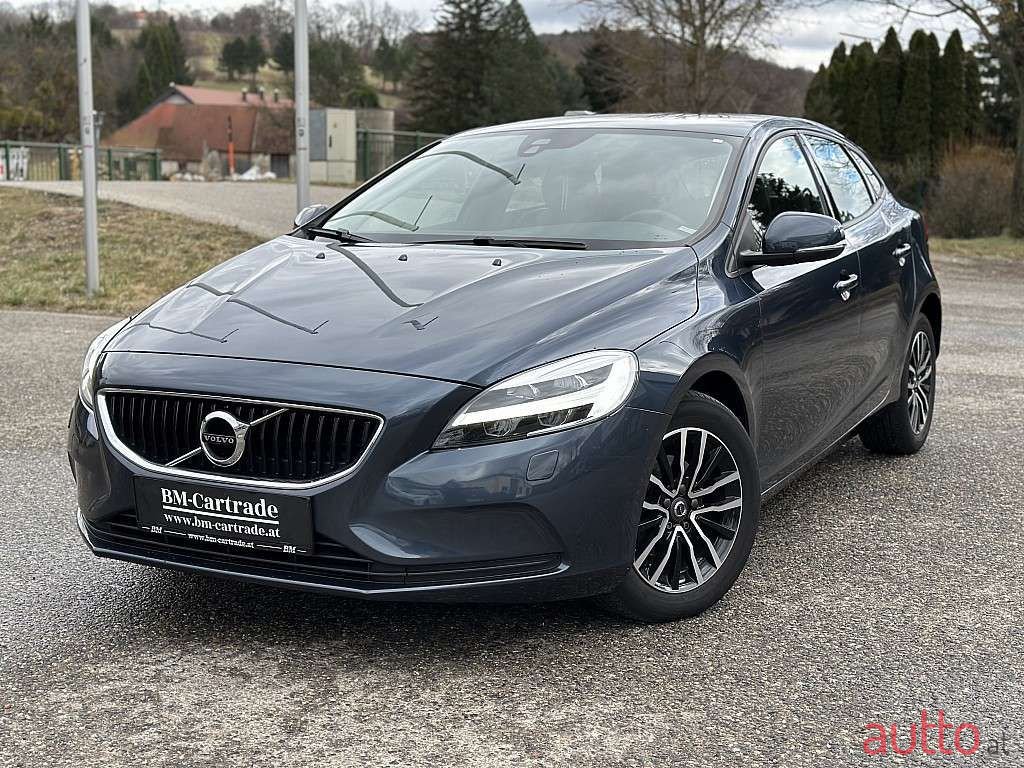 2017' Volvo V40 photo #1