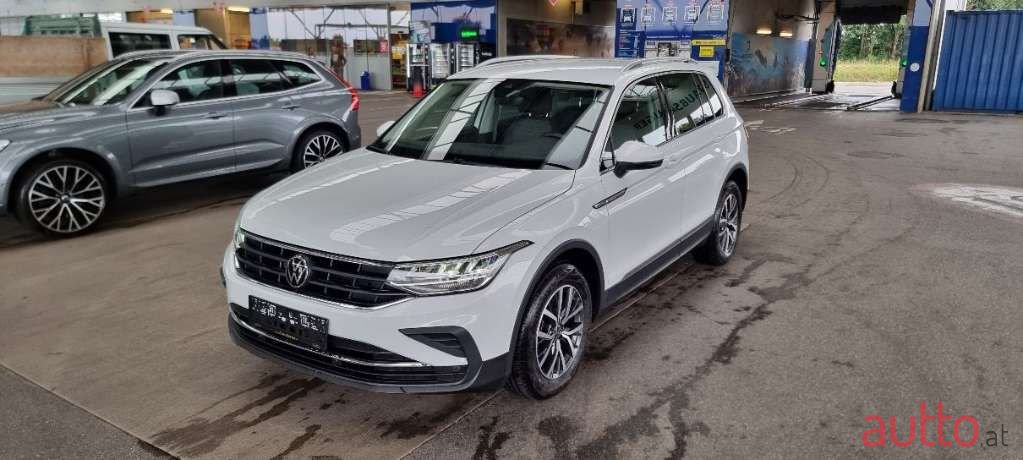 2021' Volkswagen Tiguan photo #1