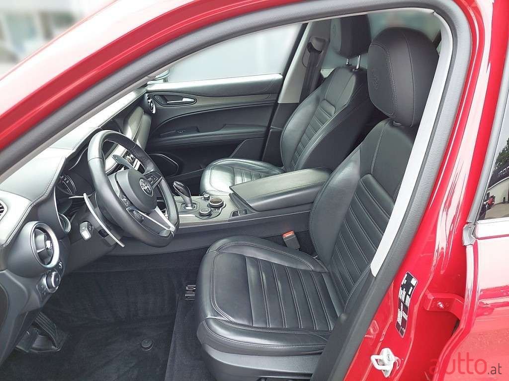 2019' Alfa Romeo Stelvio photo #4