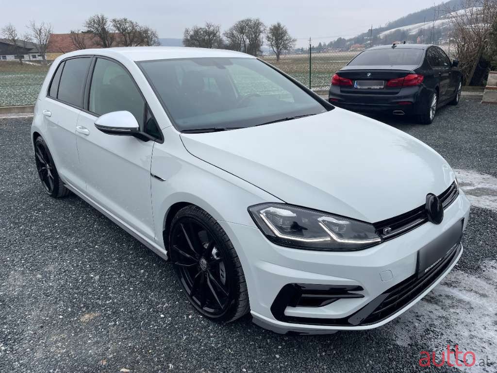 2019' Volkswagen Golf photo #1