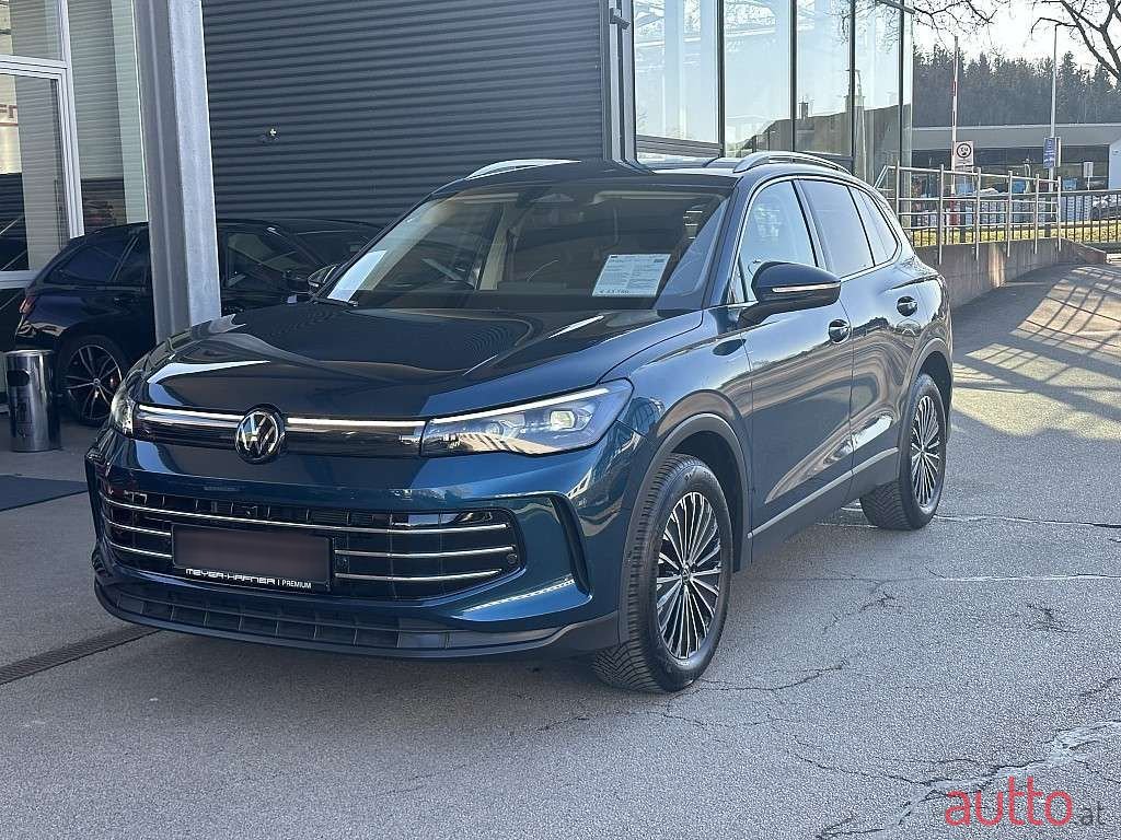 2024' Volkswagen Tiguan photo #2