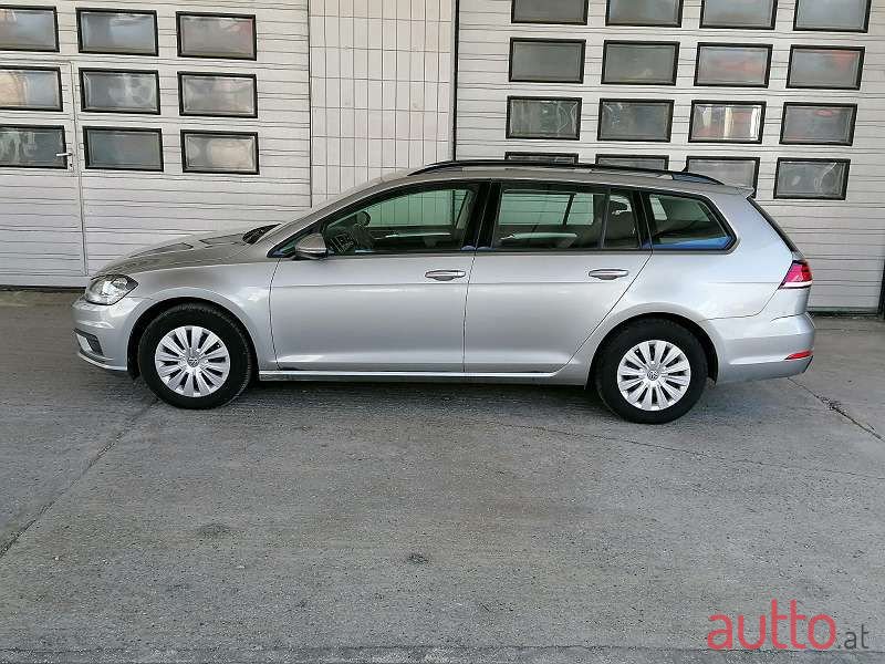 2017' Volkswagen Golf photo #1