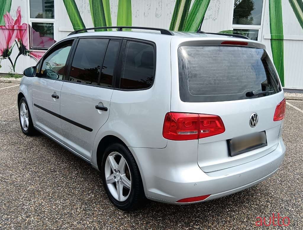 2013' Volkswagen Touran photo #5