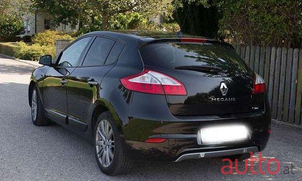 2012' Renault Megane photo #2