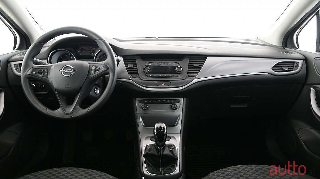 2017' Opel Astra photo #6