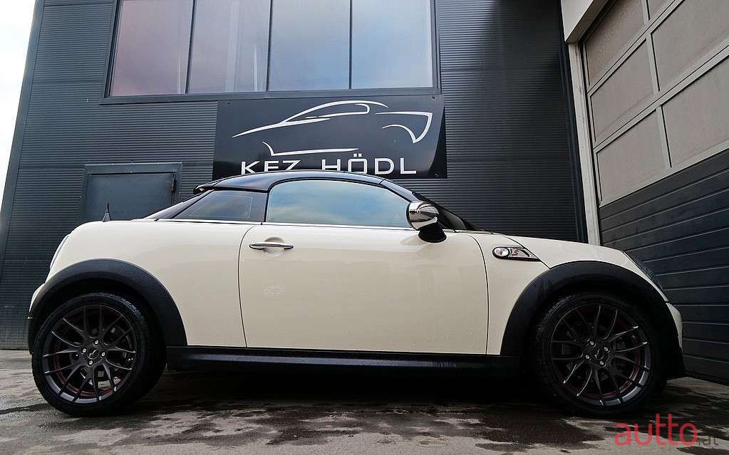 2011' MINI Coupé photo #4