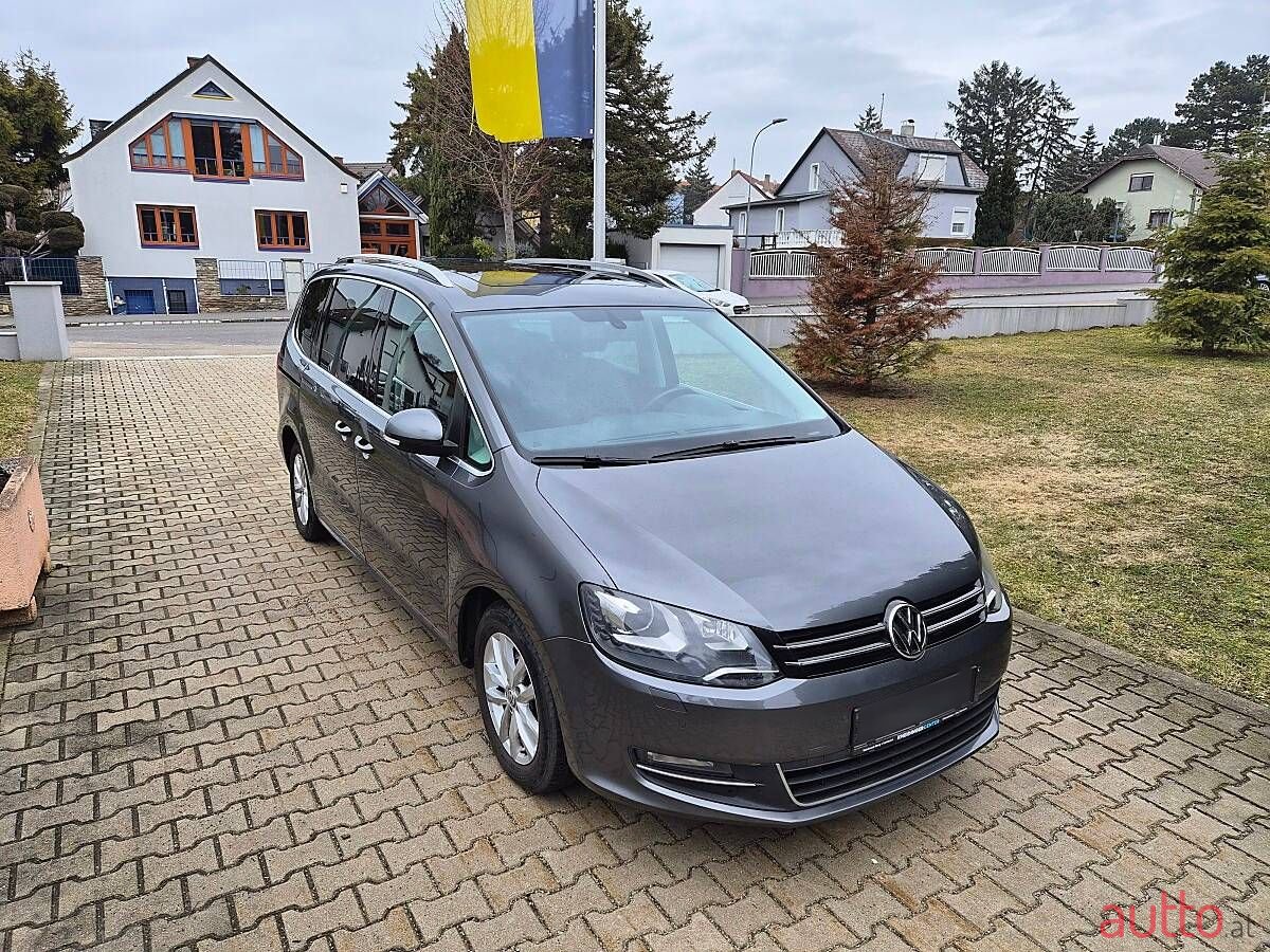2012' Volkswagen Sharan photo #3