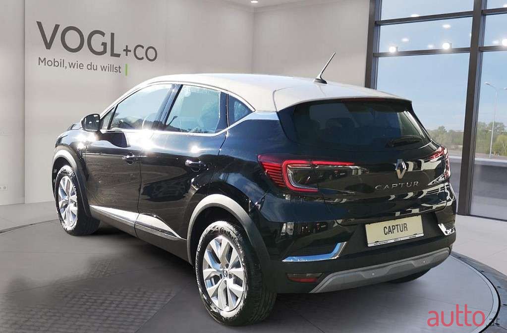 2022' Renault Captur photo #3