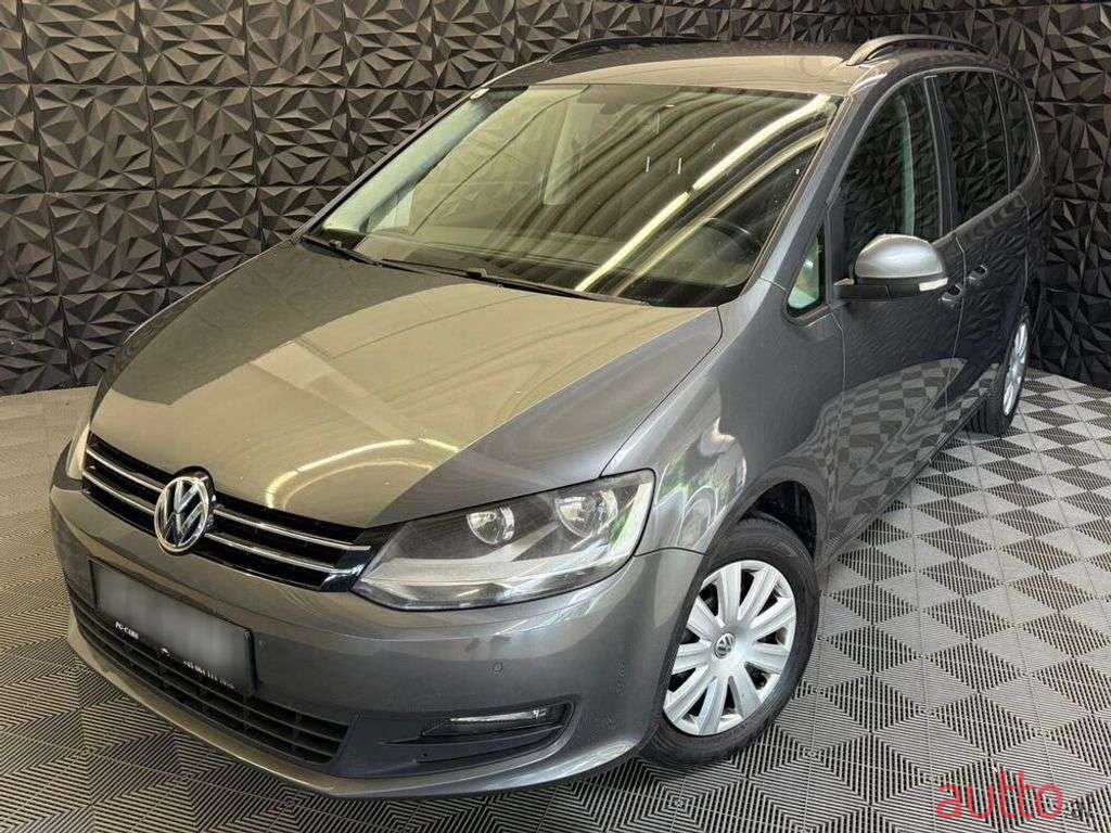 2012' Volkswagen Sharan photo #1