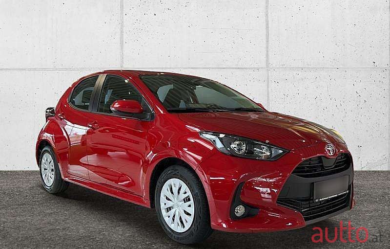 2023' Toyota Yaris photo #3