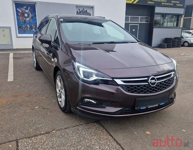 2017' Opel Astra photo #3