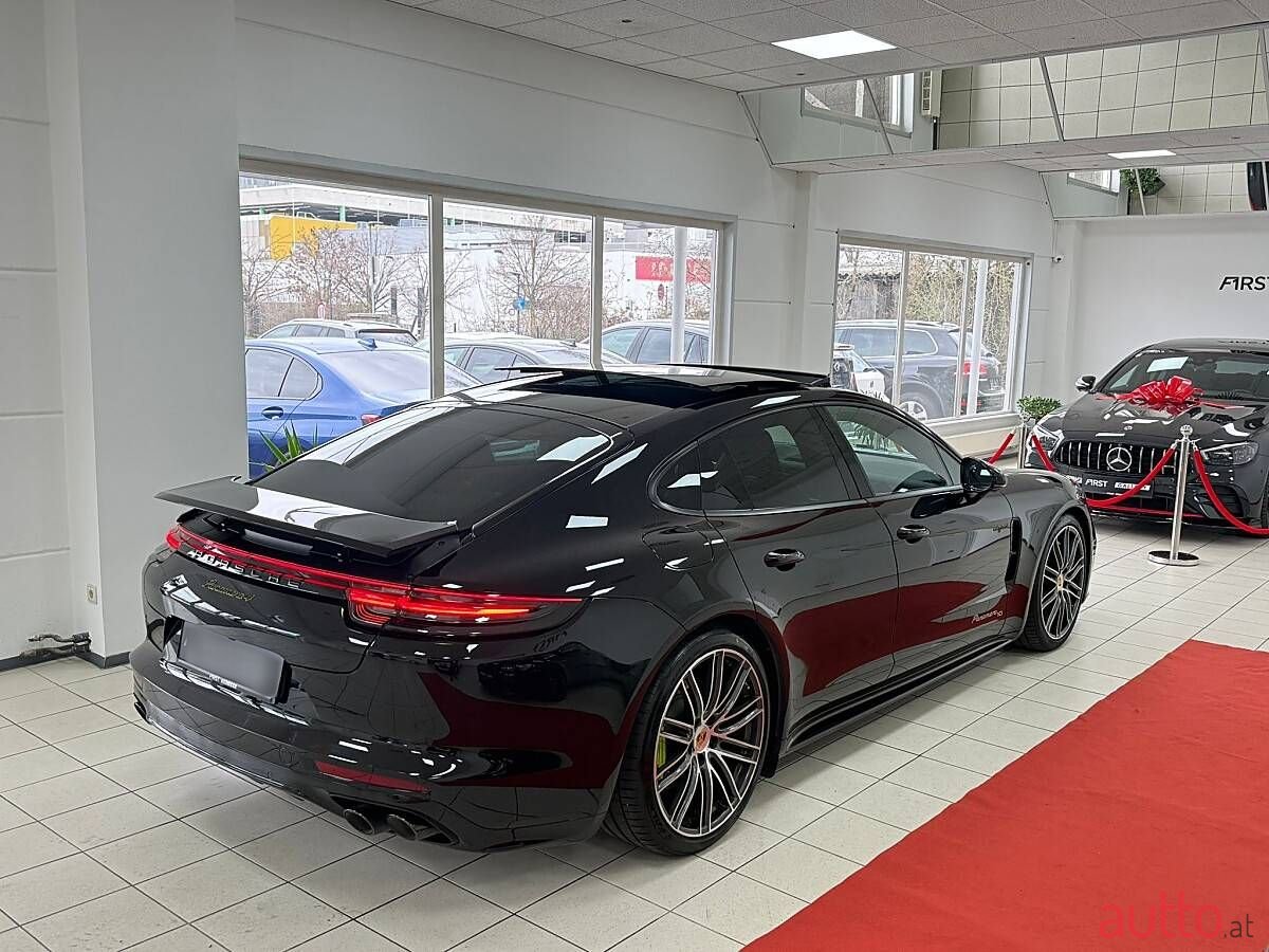 2020' Porsche Panamera photo #1