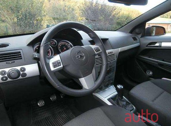 2007' Opel Astra photo #2