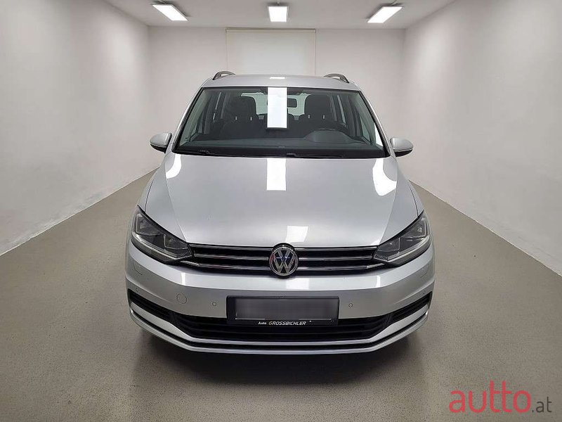 2019' Volkswagen Touran photo #2