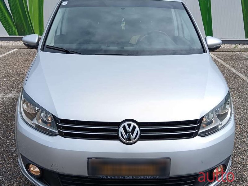 2013' Volkswagen Touran photo #3