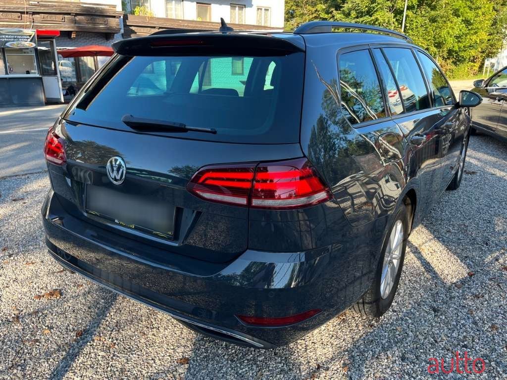 2018' Volkswagen Golf photo #5