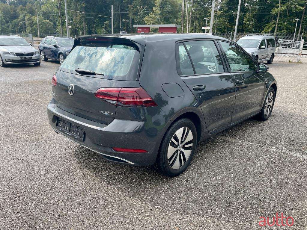 2017' Volkswagen Golf photo #3