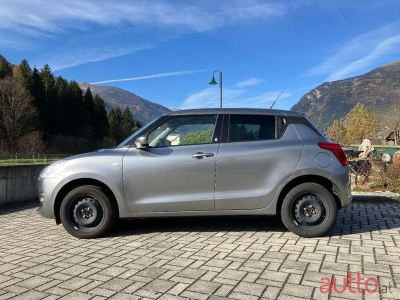 2020' Suzuki Swift photo #2