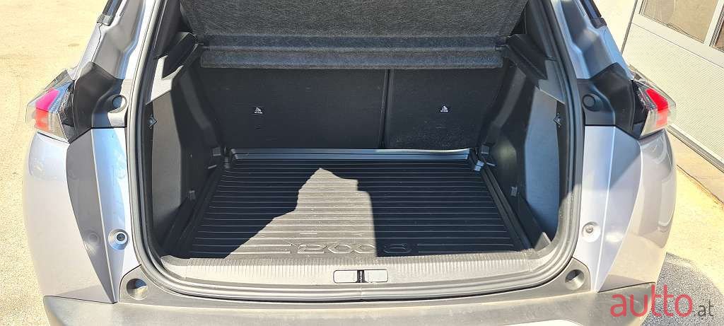 2021' Peugeot 2008 photo #5