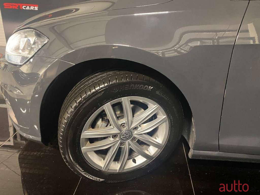 2018' Volkswagen Golf photo #2