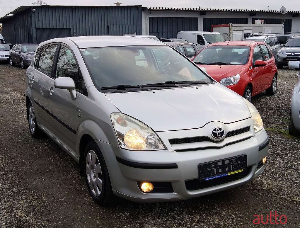 2005' Toyota Corolla Verso photo #4